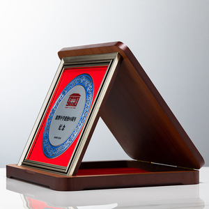 Base de madera para medallas con grabado para premio individual destacado, regalo empresarial, diseño duradero - Product Image 1