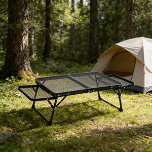 Tavolo Pieghevole Ultra-Leggero per Esterni, Tavolo da Campeggio in Alluminio Resistente con Rete per BBQ, Picnic e Cucina all'Aperto - Product Image 1