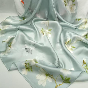 Nuova Sciarpa di Lusso in Pura Seta di Gelso 100% con Design Esclusivo, Stampa Personalizzata, Protezione Solare, Sciarpa in Seta Stampata per <span class=keywords><strong>Donna</strong></span>, Crepe Liscio - Product Image 6