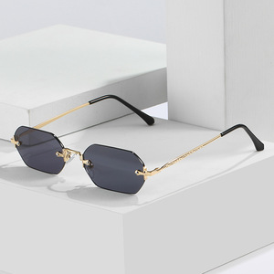 Mode <span class=keywords><strong>Fantaisie</strong></span> Designer Sans Monture Diamant Coupe <span class=keywords><strong>Lentille</strong></span> UV400 Nuances Unisexe Lunettes De Soleil De Haute Qualité Lunettes De Soleil pour Femmes Hommes - Product Image 2
