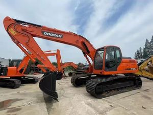 Excavadora DOOSAN DX140 Usada en Venta, Modelo DX140LC con Enganche Rápido, Martillo Hidráulico y Bajo Consumo de Combustible - Product Image 3