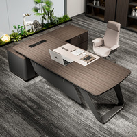 Bureau de direction moderne convertible et extensible en noyer, poste de travail en L pliable pour PDG et managers, idéal pour les bureaux.