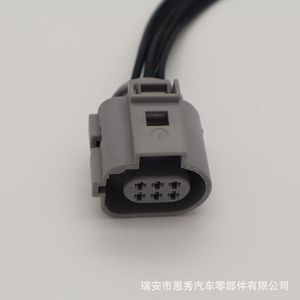 Conector Automotriz de Plástico Gris de 4 Pines Macho 42121200 para Conectores de Sensor Generales - Product Image 1