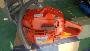 <span class=keywords><strong>Tronçonneuse</strong></span> à essence <span class=keywords><strong>professionnelle</strong></span> <span class=keywords><strong>HUSQVARNA</strong></span> 365 X-Torq avec guide-chaîne de 12/18/24 pouces pour la coupe du bois - Product Image 5