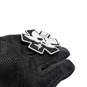 Stock MEDIC Crâne 3D Médical Croix Rouge Brassard Goutte À Goutte En Plastique Doux Colle Magique Bande Sauvetage Badge PVC Moral Brodé Aimant - Product Image 3