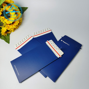 Busta per Spedizioni Personalizzata con Logo UV Spot e Stampa Oro, Porta Biglietti Regalo in Carta Blu per Matrimoni - Product Image 2