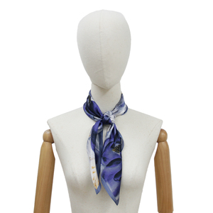 Pañuelo <span class=keywords><strong>de</strong></span> seda cuadrado 70*70cm pintado a mano con flores azules y hojas blancas - Product Image 6