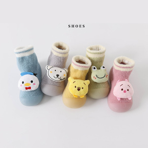 Vente en gros de chaussettes antidérapantes en tricot d'été décontractées avec semelle en caoutchouc pour bébé et enfant en bas âge - Product Image 2