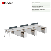 Poste de travail modulaire commercial 4 places en acier avec piètement en A, plateau blanc, écran acoustique et piétement mobile à roulettes OEM
