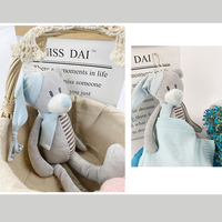Ours en peluche bleu long personnalisé avec chapeau et écharpe pour cadeaux