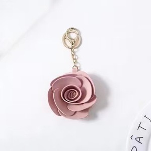Porte-clés en cuir fleuri le plus vendu, avec motif pivoine en cuir, pour voiture ou sac, pendentif porte-clés, vente en gros disponible - Product Image 4