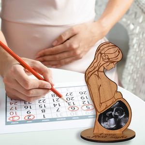Figurine en bois de femme enceinte gravée « Amour à l'instant », décoration pour la maison, cadeau de naissance - Product Image 4