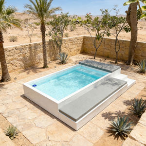 Installation de piscine en fibre de verre avec rebord de bronzage et marches intégrées - Product Image 6