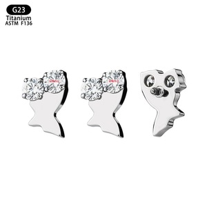 Boucles d'oreilles clous en titane avec incrustation de zircon G23 ASTM F136 poli miroir pour bijoux de piercing tendance pour les fêtes - Product Image 5