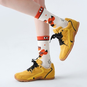 <span class=keywords><strong>Chaussettes</strong></span> mi-tube unisexes à la mode pour hommes et femmes, dessin animé tendance pour hommes et femmes - Product Image 2