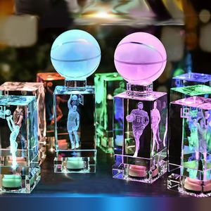 Lampe <span class=keywords><strong>de</strong></span> nuit en cristal en forme <span class=keywords><strong>de</strong></span> globe <span class=keywords><strong>de</strong></span> <span class=keywords><strong>basket</strong></span>-ball avec base lumineuse LED, artisanat en cristal en gros, gravure 3D à l'intérieur, joueur <span class=keywords><strong>de</strong></span> <span class=keywords><strong>basket</strong></span>-ball <span class=keywords><strong>NBA</strong></span> - Product Image 1