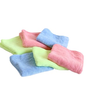 Petite serviette carrée en fibre de bambou Xinshang 25x25 cm pour le bain des enfants - Product Image 2