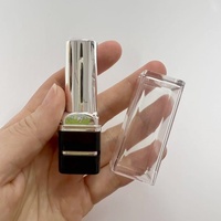 12.1mm 12.7mm Conteneur d'emballage de tube de rouge à lèvres carré classique noir et ruban avec capuchon transparent