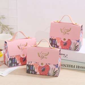 Caja de Regalo Navideña para Niños, de Cartón Corrugado Kraft, Forma Cuadrada, Cierre con Botón, Asa, Impresión Offset, Opción de Impresión UV, Reciclable - Product Image 1