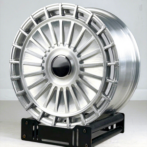 Rines Forjados 5x120 para Rolls Royce Ghost, Phantom, Cullinan, Spectre, de 23 y 24 Pulgadas, en Negro Brillante, de Aleación - Product Image 3