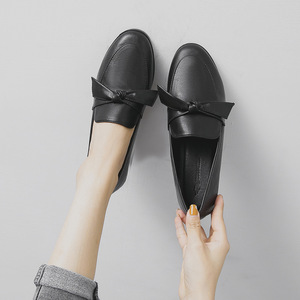 2025 automne nouveaux mocassins polyvalents semelle plate <span class=keywords><strong>chaussure</strong></span> unique un <span class=keywords><strong>pied</strong></span> coup de <span class=keywords><strong>pied</strong></span> britannique femmes petites chaussures en cuir grande taille - Product Image 3