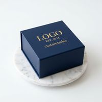 Boîte magnétique en carton bleu de luxe pliable sur mesure pour l'emballage de vêtements de luxe avec estampage de logo en feuille d'or