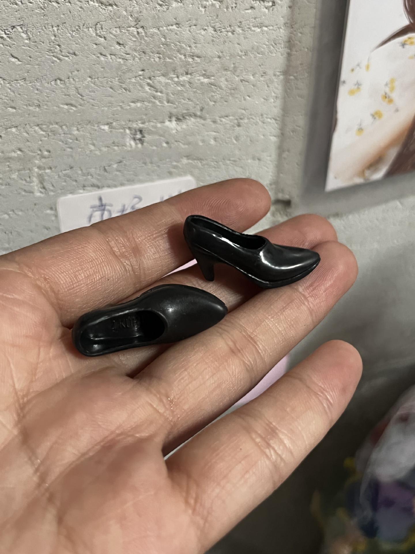 29-para Barbie Wearable