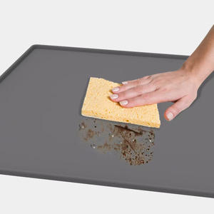 Tapis pour animaux de compagnie en silicone Haining, rectangulaire, gris, personnalisé, pour cage de chat ou de chien, antidérapant, respirant, pliable, facile à nettoyer, lavable à la main - Product Image 1