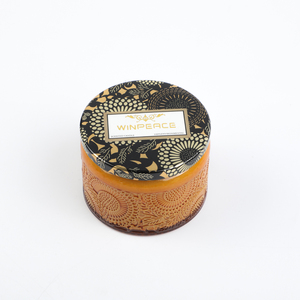 Bougie en verre sculptée et embossée en <span class=keywords><strong>cire</strong></span> de soja artisanale de luxe avec couvercle en métal pour la décoration de la maison - Product Image 2