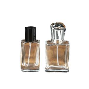 Vaporisateur <span class=keywords><strong>de</strong></span> <span class=keywords><strong>parfum</strong></span> en verre transparent <span class=keywords><strong>de</strong></span> luxe <span class=keywords><strong>de</strong></span> 30ml 50ml, avec bouchon en aluminium, flacon <span class=keywords><strong>Parfum</strong></span> Vide, flacon <span class=keywords><strong>de</strong></span> <span class=keywords><strong>parfum</strong></span> carré <span class=keywords><strong>de</strong></span> 50ml - Product Image 5