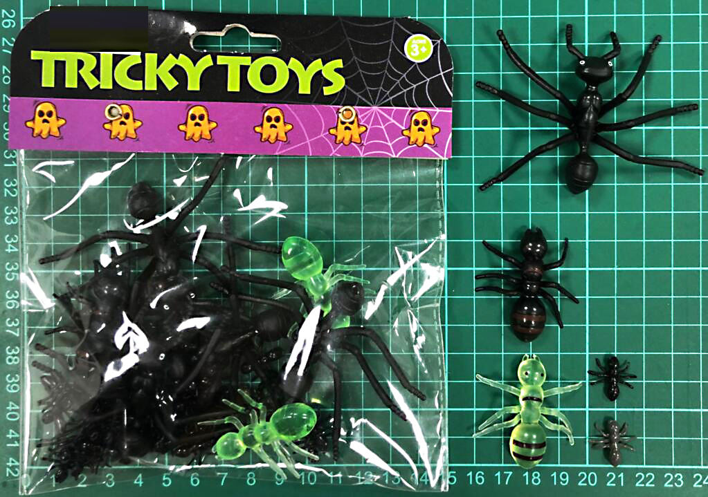 ELI670084-มีมดตัวใหญ่2ตัวมดขนาดกลาง4ตัวและมดตัวเล็ก30ตัว