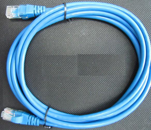 Câble de raccordement <span class=keywords><strong>CAT</strong></span> <span class=keywords><strong>5E</strong></span> 1 m en cuivre nu/CCA certifié CE RoHS ISO9001 avec connecteurs <span class=keywords><strong>RJ45</strong></span> <span class=keywords><strong>pour</strong></span> équipement de <span class=keywords><strong>fibre</strong></span> optique - Product Image 1