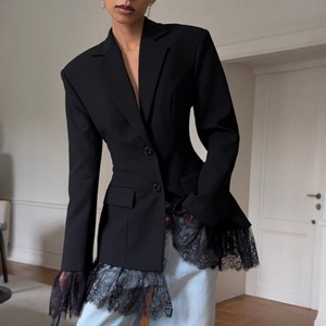 2026 Neuer Herbst Großhandel Schwarzer Blazer mit Spitzenbesatz für Damen Maßgeschneiderte Sanduhrform Gekerbter Kragen Gerüschter Saum Langarm Elegante Jacke - Product Image 1