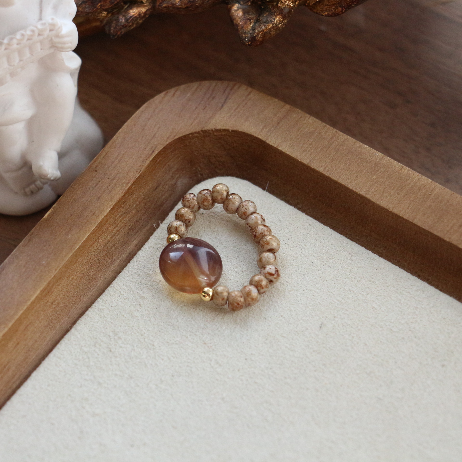 Bague en verre ambré