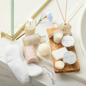 Coffret cadeau d'anniversaire avec sels de bain de la mer Morte et essentiels de soin corporel parfumés aux fleurs pour elle (100 ml) - Product Image 5