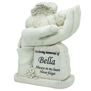 Statua Commemorativa Personalizzata per Animali Domestici, Angelo in Resina con Cane o Gatto nella Mano, Incisione Nome e Data, Decorazione per Giardino e Prato - Product Image 2