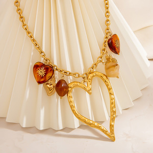 Collar con Colgante de Corazón de Acero Inoxidable, Cadena de Clavícula en Color Oro de 18K, Joyería de Moda con Estilo Multicapa de Amor - Product Image 4