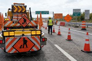 Dispositivo Amortiguador Anticolisión de Doble Capa de Acero Inoxidable de Alta Resistencia, Estilo Escorpión, Fácil Instalación para Mantenimiento de Carreteras - Product Image 4