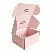 Boîte d'emballage postale en carton ondulé mat pour l'expédition de vêtements, boîte postale en papier avec vernis UV sélectif