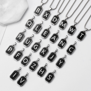 Songfu, superventas, collar con colgante de 26 letras inglesas de acero inoxidable, collar inglés de capital cuadrado negro a la moda para <span class=keywords><strong>hombre</strong></span>, joyería - Product Image 3