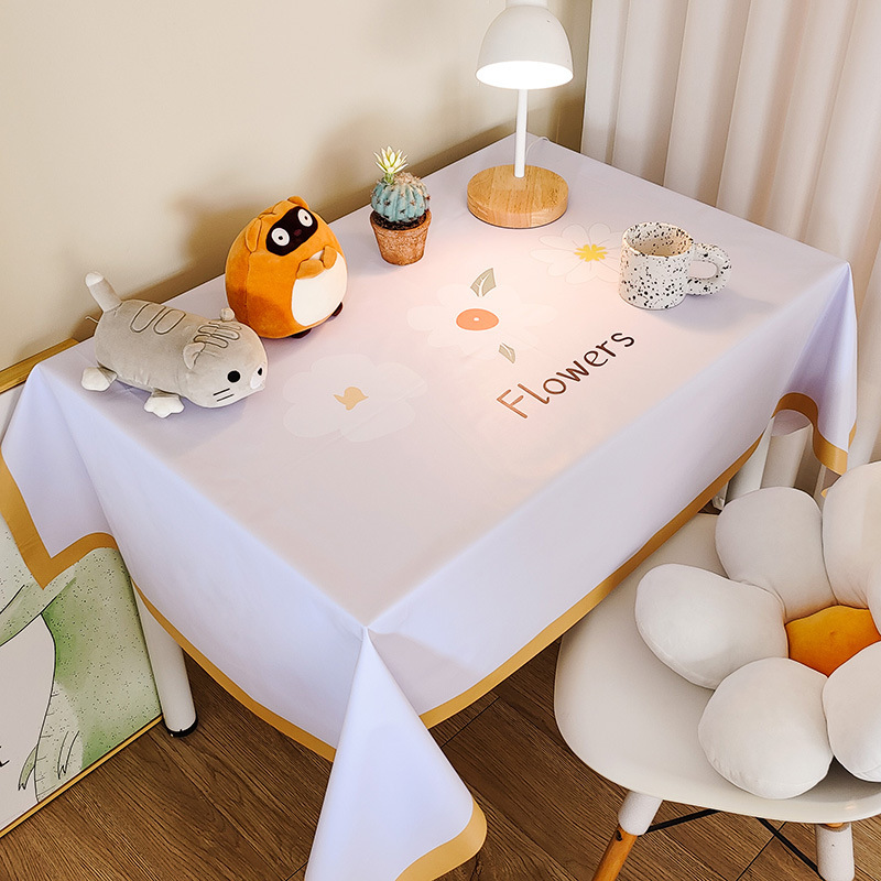 Piccolo fiore bianco