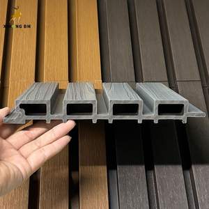 Vente en gros de clôture modulaire au design moderne Panneaux de clôture horizontaux pour la confidentialité Clôture de jardin extérieure Panneau de revêtement mural en <span class=keywords><strong>bois</strong></span> composite - Product Image 2