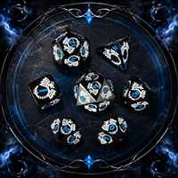 Ensemble de dés de jeu de rôle en métal massif avec motif de dragon gravé, 7 pièces, dés polyédriques pour jeux de table, dés RPG en métal avec numéros bleus