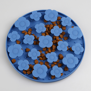Bol de nourrissage lent pour petits chiens, plat compact en silicone avec motif floral pour animaux de compagnie - Product Image 6