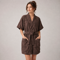 Peignoir Kimono en Tissu Éponge Jacquard 100% Coton avec Col Châle Court, Personnalisable avec Logo, Idéal pour Piscine et Resort Estivaux – Vente en Gros