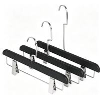 Cintre en bois de hêtre naturel noir et brun de haute qualité pour fabricant de vêtements, avec logo personnalisé, pour hôtel, avec pince à costume en bois de lotus