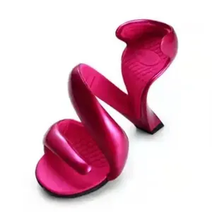 XINZI yağmur Trend tasarımı bayan ayakkabıları tek parça yılan Wrap garip topuk seksi kadın sandalet olmadan taban