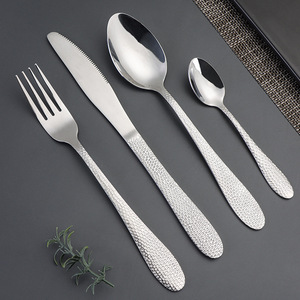 Juego de cubiertos de acero inoxidable con patrón martillado de piel de serpiente, popular, desechable, estilo occidental, incluye cuchillo para carne y tenedor - Product Image 4