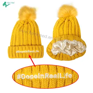 Logo personalizzato nuova moda cappelli a maglia tinta unita cappellino Bobble cappellini invernali caldi con pon ball