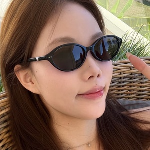 Lunettes de soleil ovales à rivets UV400, nouveau modèle 2025, style rétro, look naturel, pour femme, protection solaire plage - Product Image 2